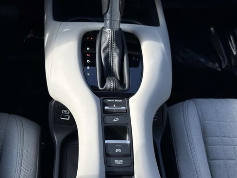 Used 2023 Honda HR-V LX image 8