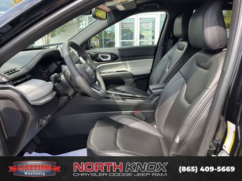 Used 2025 Jeep Compass Limited AWD/4WD image 4
