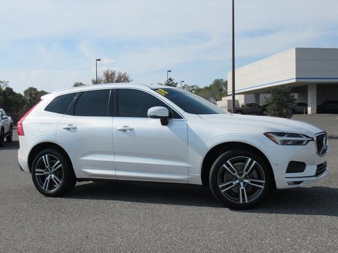 Used 2018 Volvo XC60 T6 Momentum w/ Convenience Package image 2