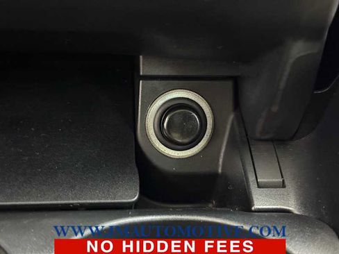 Used 2017 Mercedes-Benz C 300 4MATIC Sedan image 38
