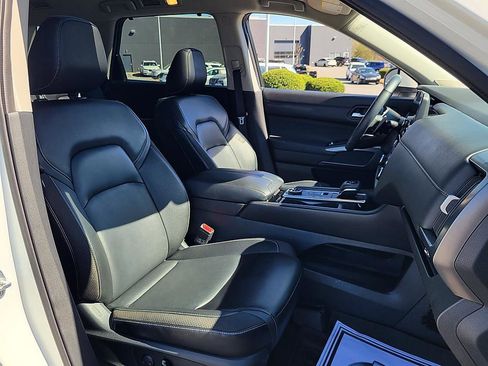 Certified 2024 Nissan Pathfinder SL w/ SL Premium Package image 18