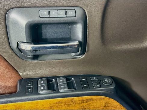 Used 2018 Chevrolet Silverado 1500 High Country RWD image 20