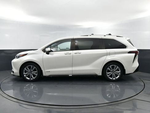 Used 2021 Toyota Sienna Platinum image 6