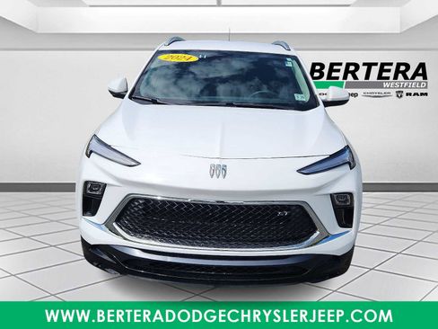 Used 2024 Buick Encore GX Sport Touring image 2