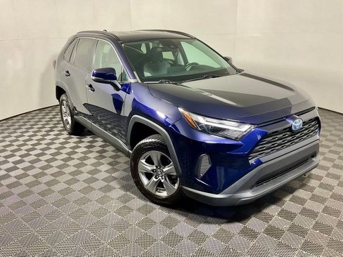 Used 2022 Toyota RAV4 XLE AWD/4WD image 4