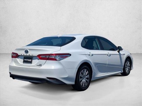 Used 2019 Toyota Camry LE FWD image 5