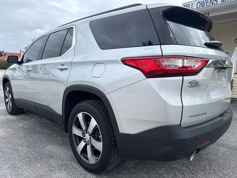Used 2019 Chevrolet Traverse LT w/ LT Premium Package image 3