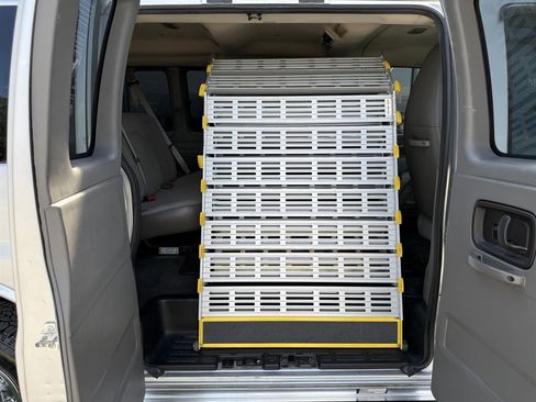 Used 2014 Chevrolet Express 2500 LT w/ LT Preferred Equipment Group RWD image 14