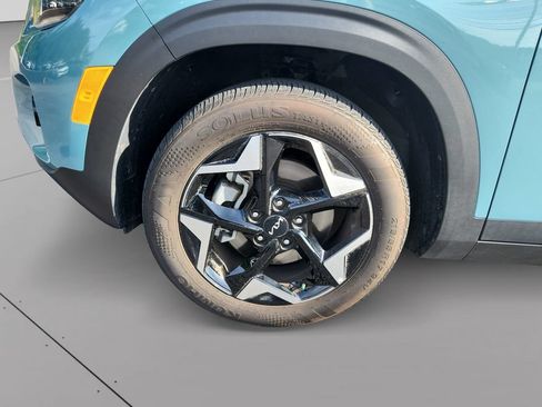 Certified 2025 Kia Seltos EX AWD/4WD image 9