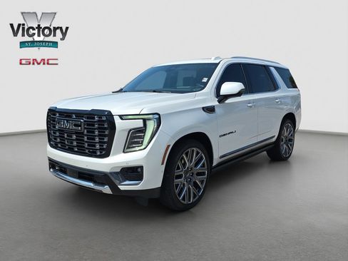 Used 2025 GMC Yukon Denali Ultimate AWD/4WD image 3