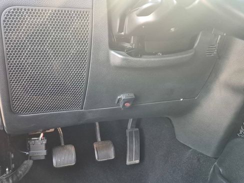 Used 2017 Jeep Wrangler Unlimited Sport w/ Connectivity Group image 31