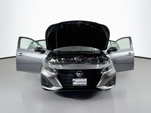 Used 2024 Nissan Altima 2.5 SV FWD image 17