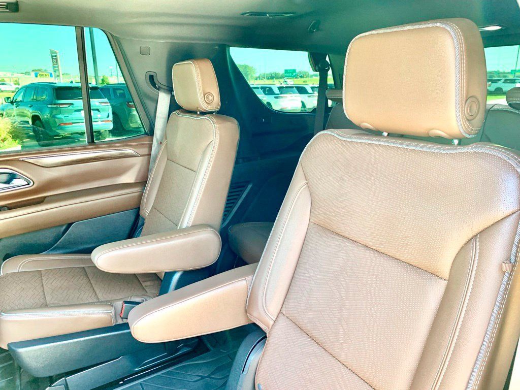 Used 2023 Chevrolet Tahoe High Country RWD image 15
