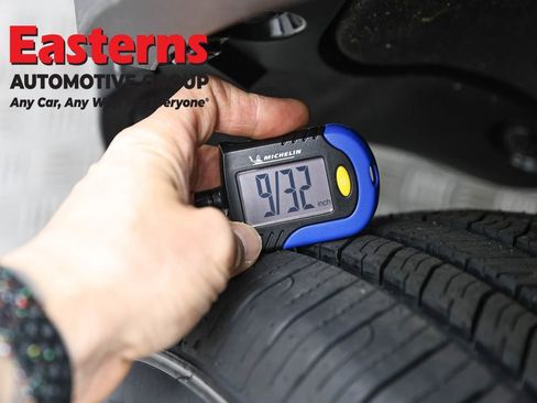 Used 2021 Toyota RAV4 LE AWD/4WD image 28