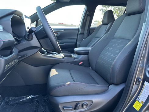 Used 2025 Toyota RAV4 SE image 16