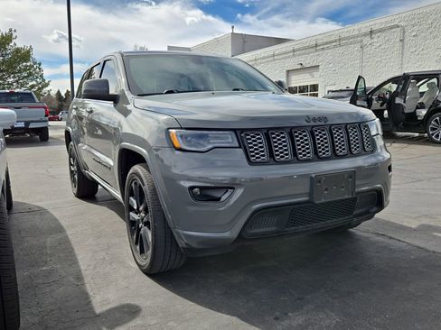 Used 2022 Jeep Grand Cherokee Laredo X image 2