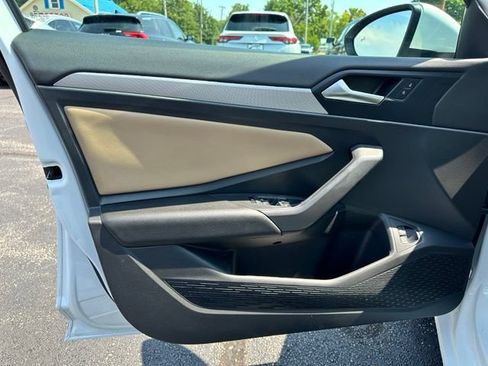 Used 2020 Volkswagen Jetta SE FWD image 14