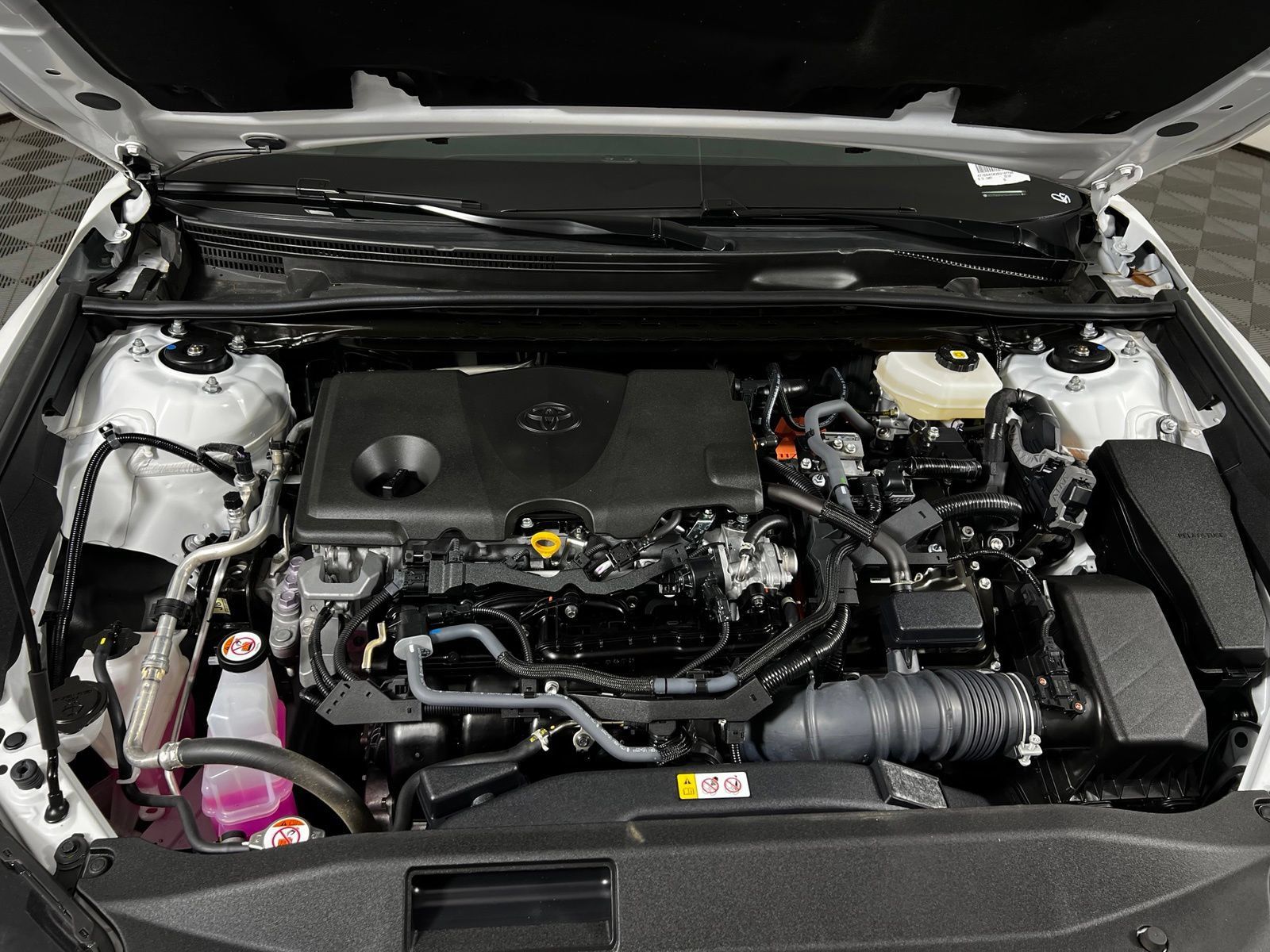Certified 2025 Toyota Camry SE FWD image 9