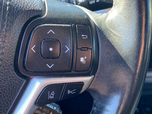 Used 2018 Toyota Highlander XLE image 30