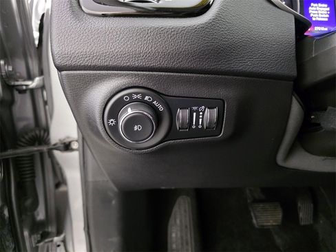 Used 2020 Jeep Compass Latitude image 28