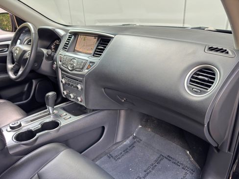Used 2020 Nissan Pathfinder SL AWD/4WD image 13