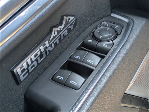 Used 2025 Chevrolet Silverado 1500 High Country w/ Midnight Edition AWD/4WD image 34