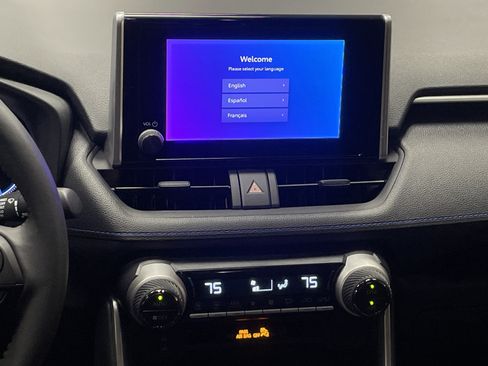 Used 2025 Toyota RAV4 SE image 31