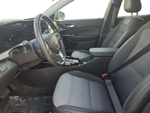 Used 2024 Chevrolet Trax LT w/ Driver Confidence Package FWD image 12