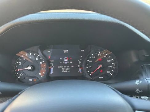 Used 2025 Jeep Compass Latitude w/ Convenience Group AWD/4WD image 28