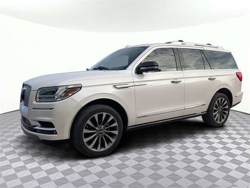 Used 2018 Lincoln Navigator Select image 8