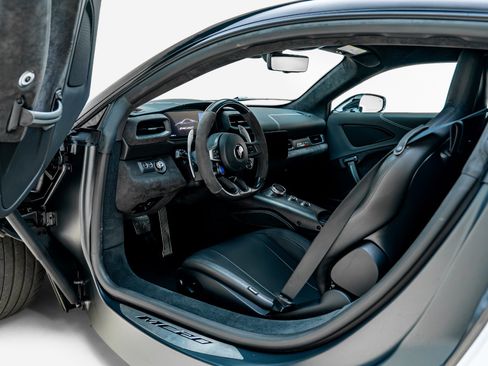 Used 2023 Maserati MC20 Coupe RWD image 3