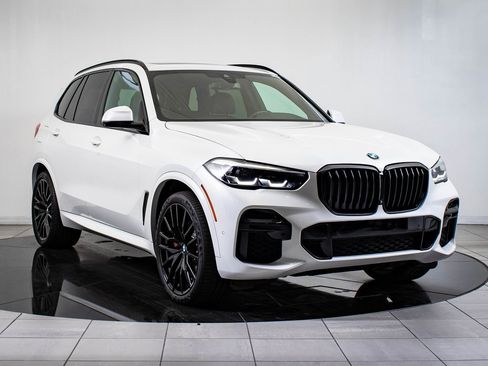 Used 2023 BMW X5 xDrive40i w/ M Sport Package image 5