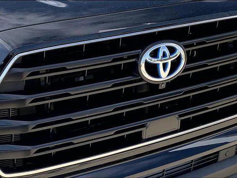 Used 2024 Toyota Sequoia SR5 w/ SR5 Premium Package AWD/4WD image 27