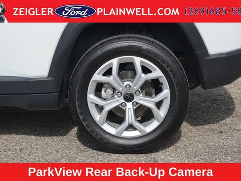 Used 2025 Jeep Compass Latitude AWD/4WD image 9