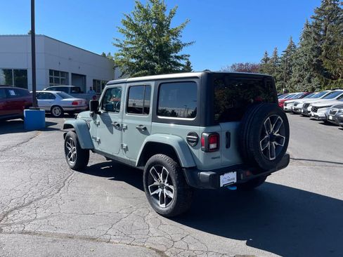 Used 2024 Jeep Wrangler Unlimited w/ Convenience Group AWD/4WD image 3