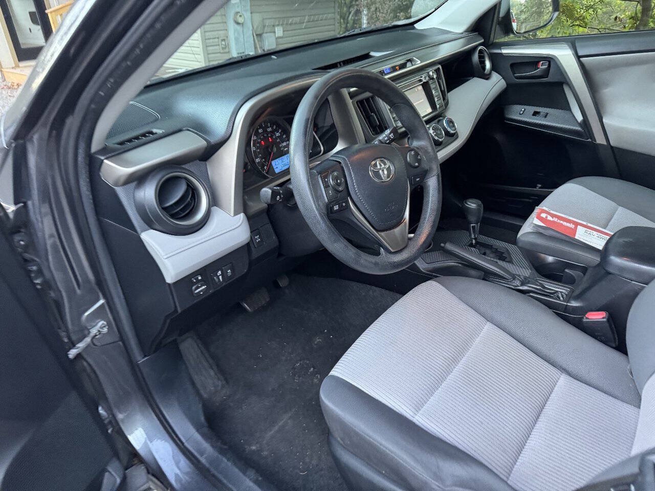 Used 2015 Toyota RAV4 LE AWD/4WD image 28