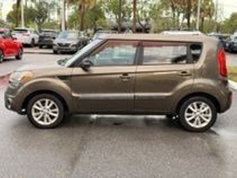 Used 2013 Kia Soul + FWD image 4