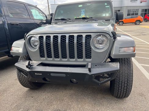 Used 2020 Jeep Gladiator Sport w/ Quick Order Package 24S image 5