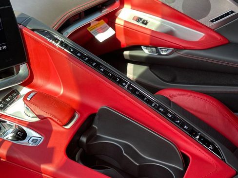 Used 2021 Chevrolet Corvette Stingray Premium Conv w/ Z51 Performance Package image 13