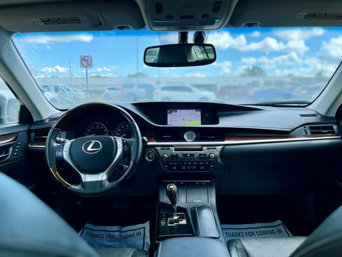 Used 2015 Lexus ES 350 4dr Sdn image 4