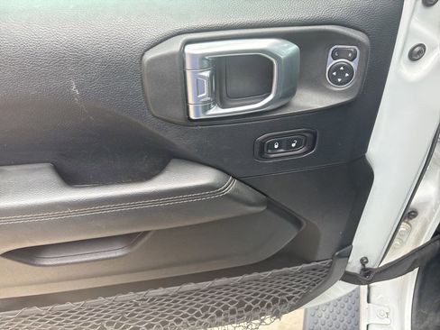 Used 2019 Jeep Wrangler Unlimited Sahara w/ Safety Group AWD/4WD image 10