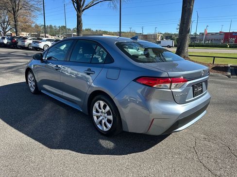 Used 2022 Toyota Corolla LE image 9