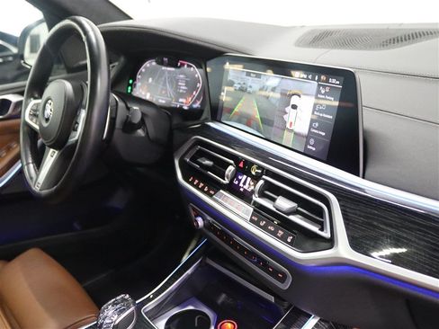 Used 2022 BMW X7 M50i AWD/4WD image 29