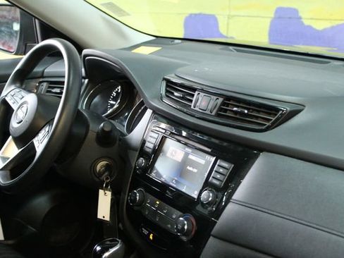 Used 2018 Nissan Rogue S FWD image 10