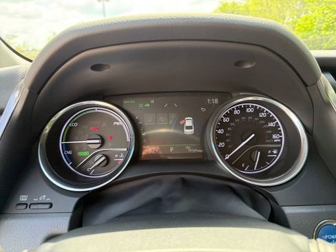 Used 2020 Toyota Camry XLE image 18