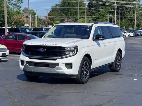 Used 2025 Ford Expedition Max Platinum AWD/4WD image 2