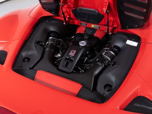 Used 2021 Ferrari F8 Tributo Base image 18