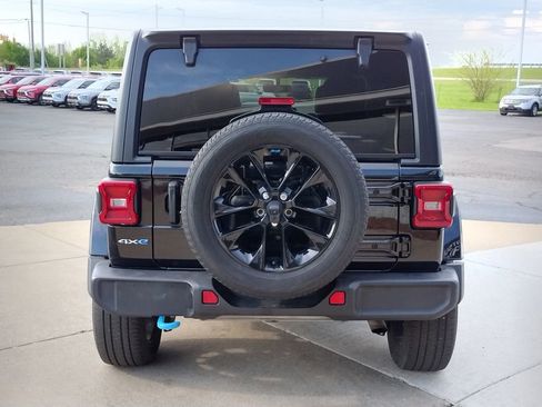 Used 2023 Jeep Wrangler Unlimited Sahara w/ Cold Weather Group AWD/4WD image 17