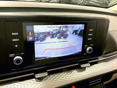 Used 2024 Kia Carnival LX FWD image 38