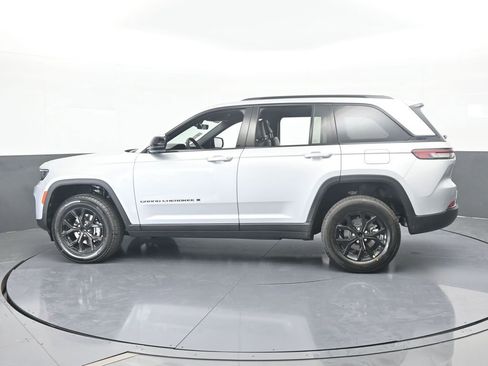 New 2025 Jeep Grand Cherokee Altitude RWD image 3